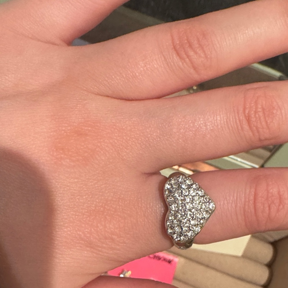 Elegant Silver Heart Ring